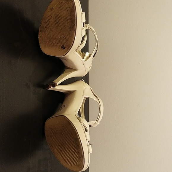 Heels - Picture 4 of 4